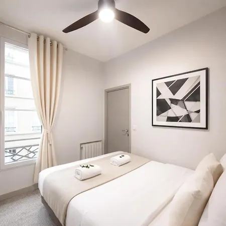 Champs-elysees Stunning Family Flat * Parijs