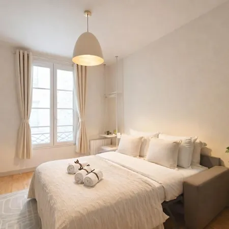 Champs-elysees Stunning Family Flat